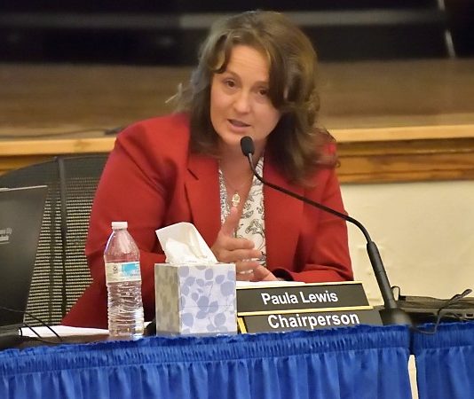 Paula Lewis - calls for Humphreys to resign