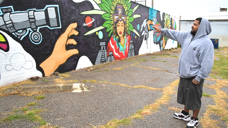 Sergio Ramirez exlains mural 2018