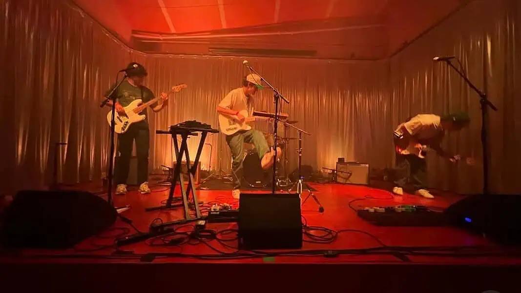 Wet Muscles at Resonant Head