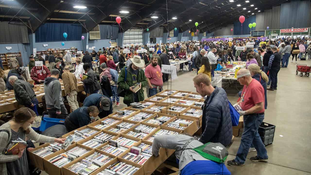2023-FOL-Book-Sale-546-2.jpg