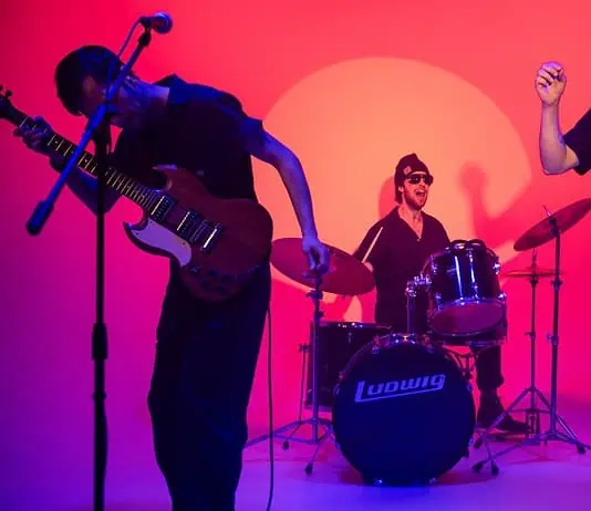 Fanwave Artist Showcase to crank volume, thank fans at Res Head