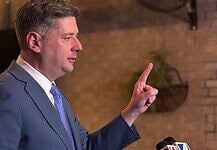 Holt secures third term as Mayor in landslide victory