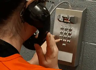 Jail inmate called for help 4 times before neighboring inmate was killed