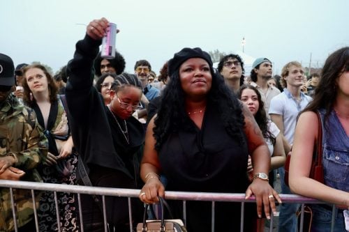 Singer Nia Moné watches Bella Burns perform at NMF 2026 (ZOE.ELROD/Okla City Free Press)
